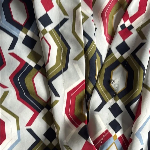 Geometric Patterned Blouse - Picture 3 of 3